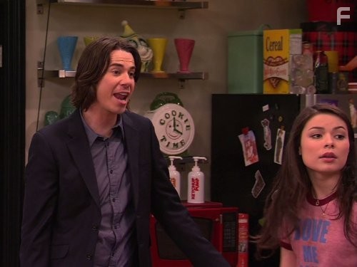 Jerry Trainor and Miranda Cosgrove in АйКарли (2007)