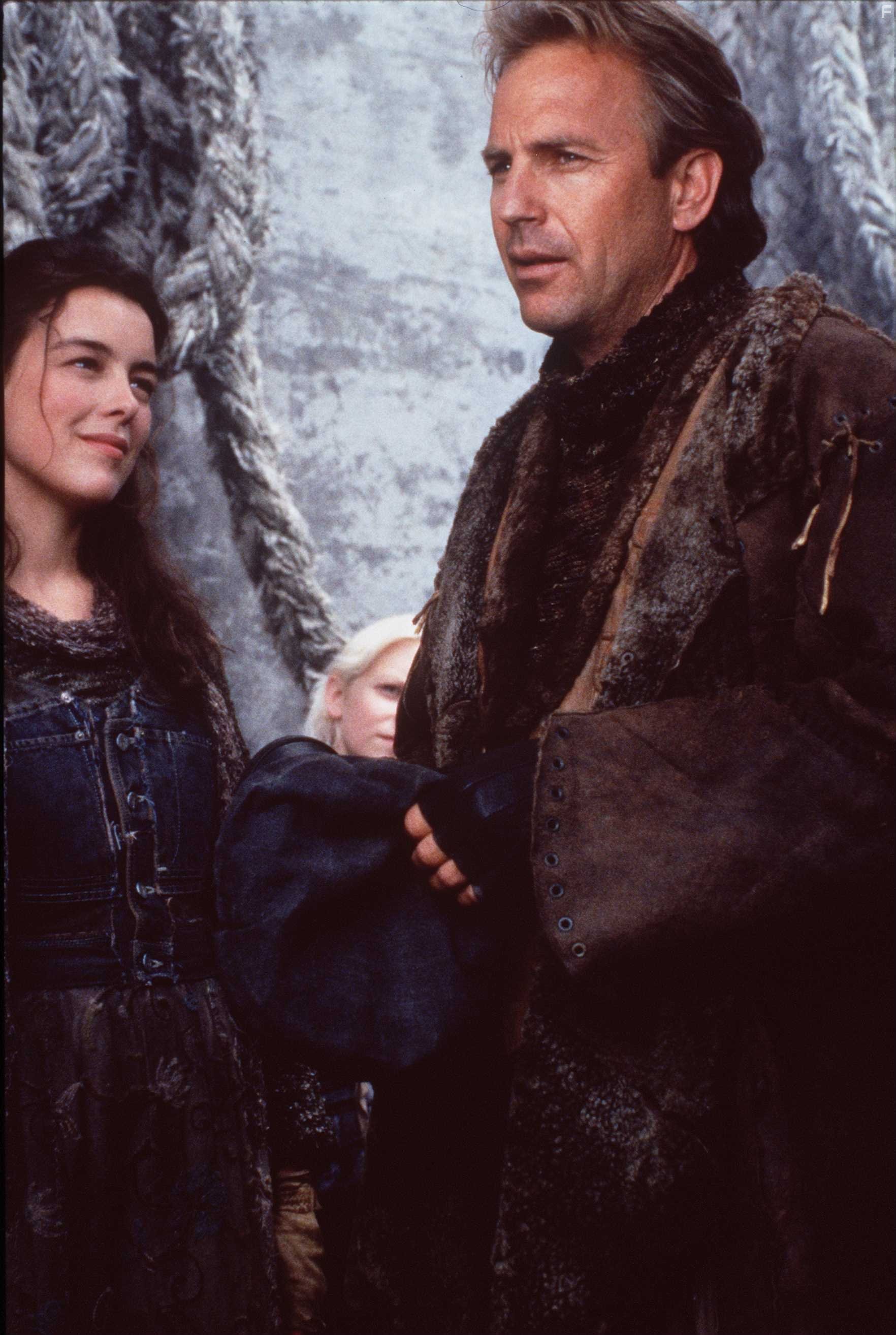 Kevin Costner and Olivia Williams in Почтальон (1997)