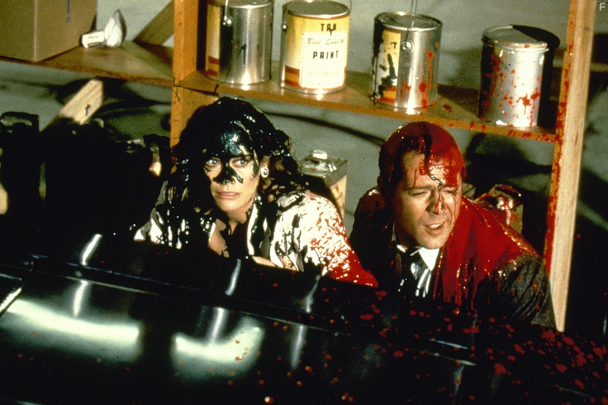 Bruce Willis and Cybill Shepherd in Детективное агентство 'Лунный свет' (1985)