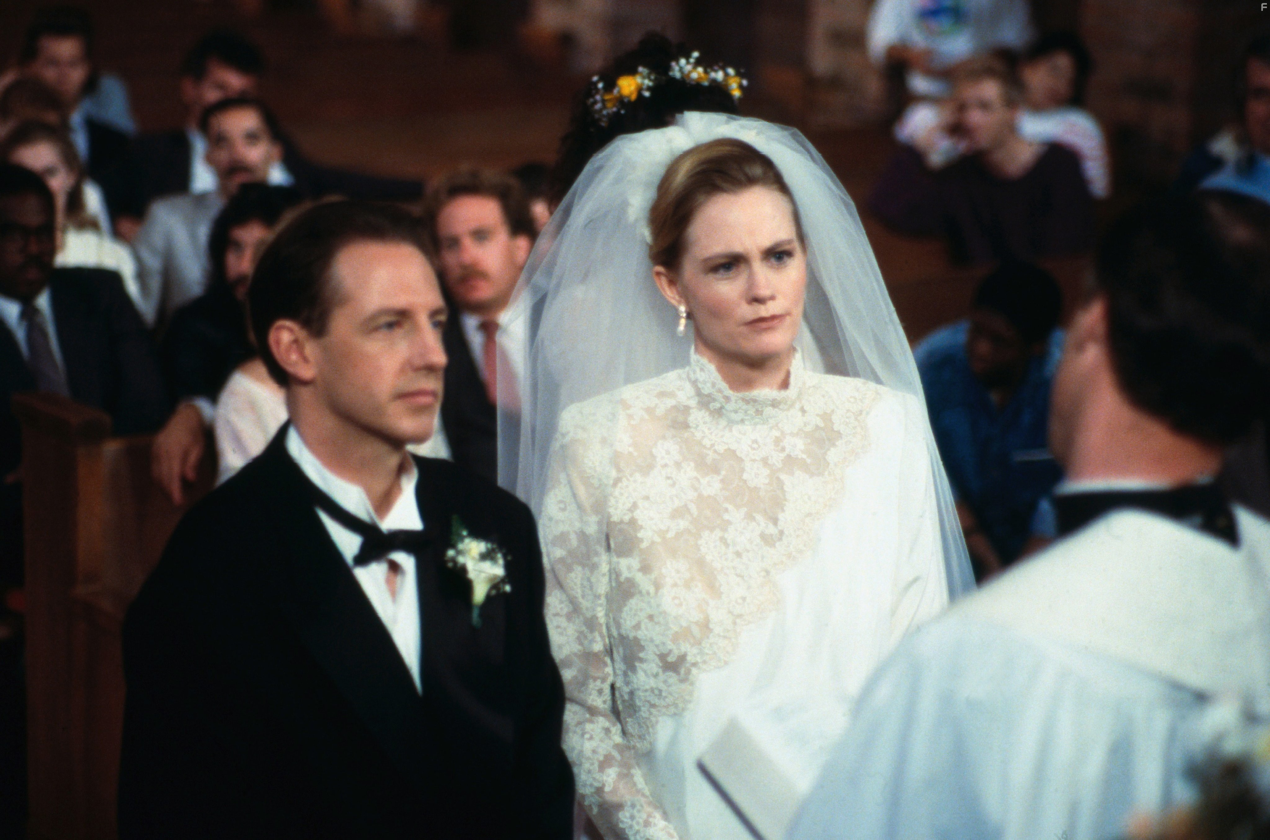 Cybill Shepherd and Dennis Dugan in Детективное агентство 'Лунный свет' (1985)