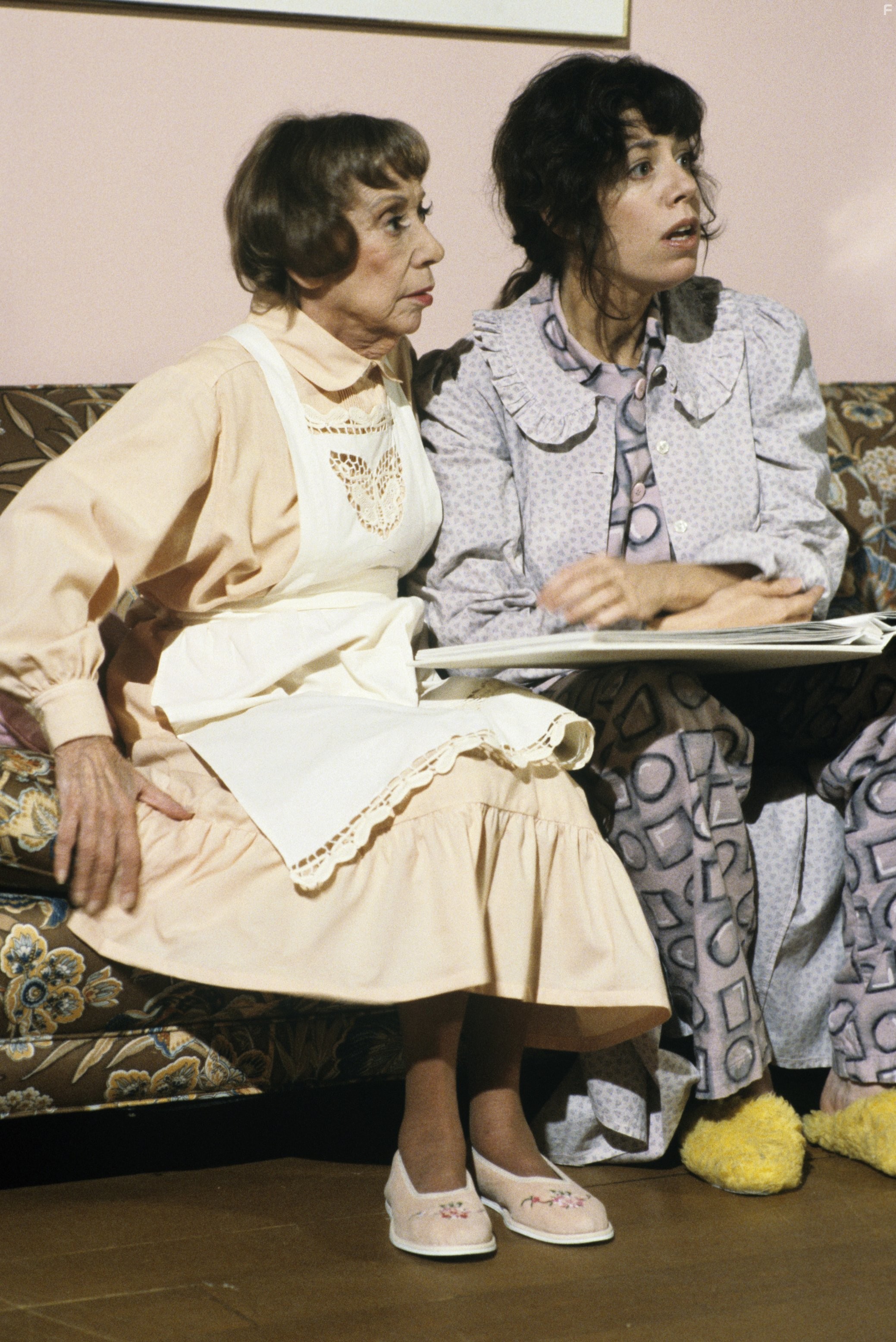Allyce Beasley and Imogene Coca in Детективное агентство 'Лунный свет' (1985)