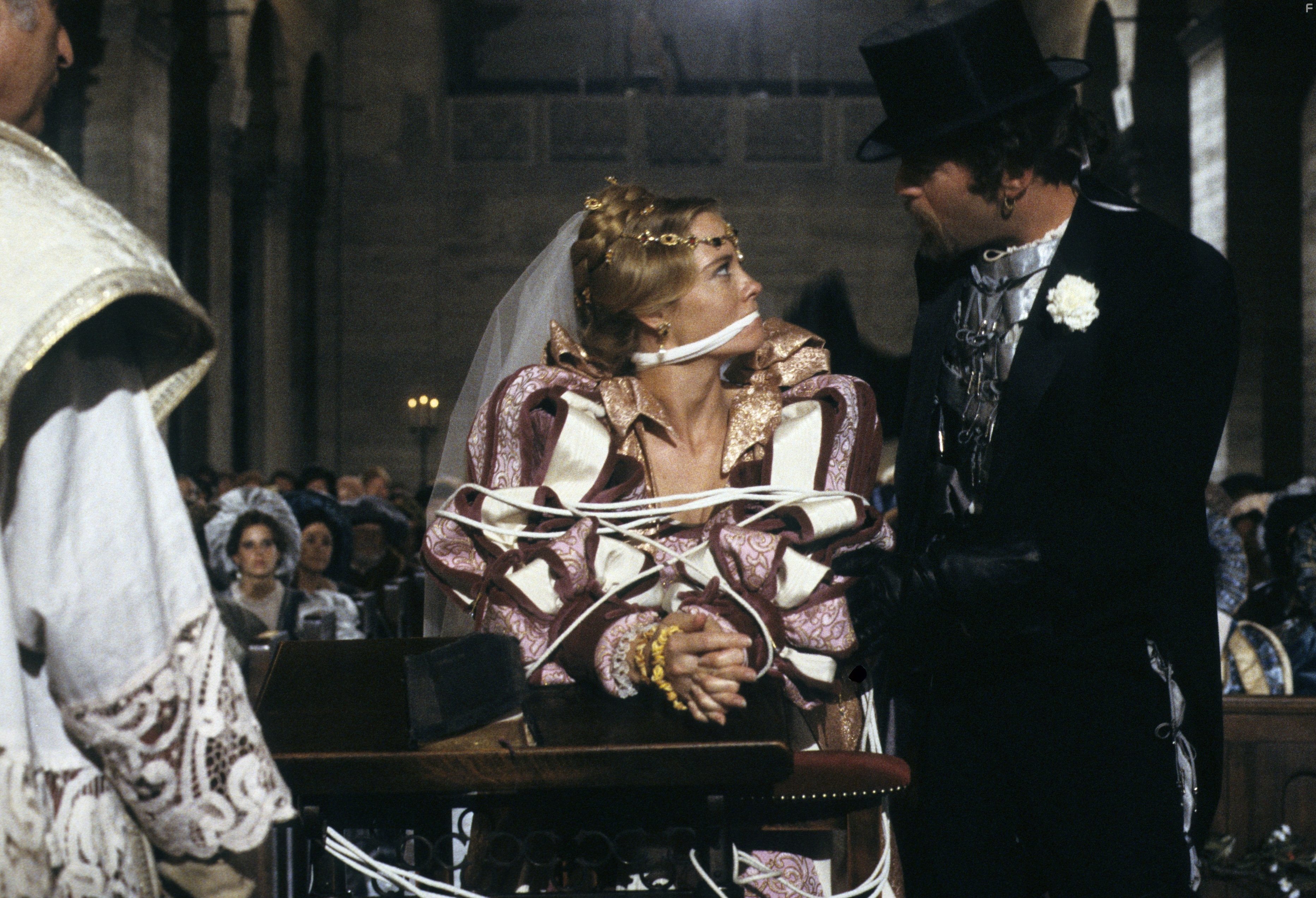 Bruce Willis and Cybill Shepherd in Детективное агентство 'Лунный свет' (1985)