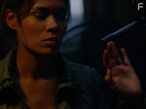 Daniella Alonso in Революция (2012)