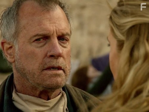 Stephen Collins and Elizabeth Mitchell in Революция (2012)