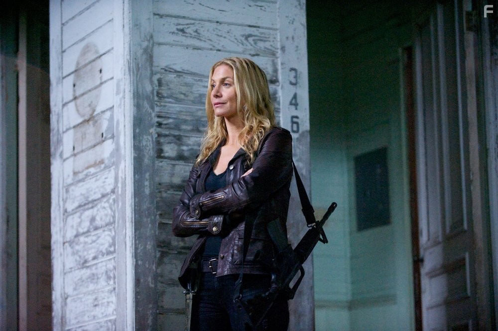 Elizabeth Mitchell in Революция (2012)