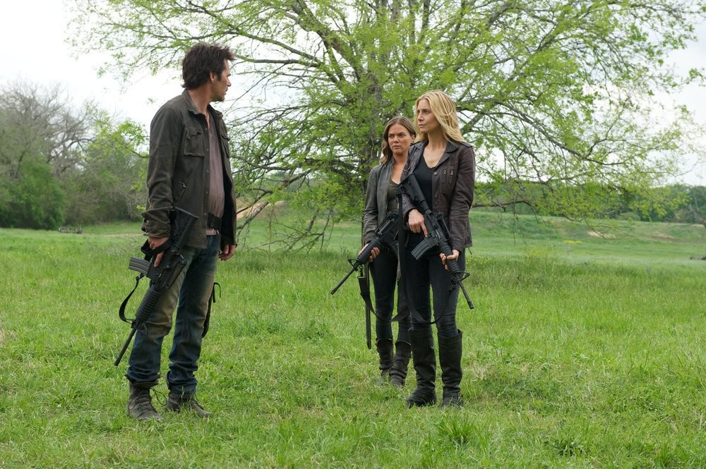 Billy Burke, Elizabeth Mitchell, and Tracy Spiridakos in Революция (2012)