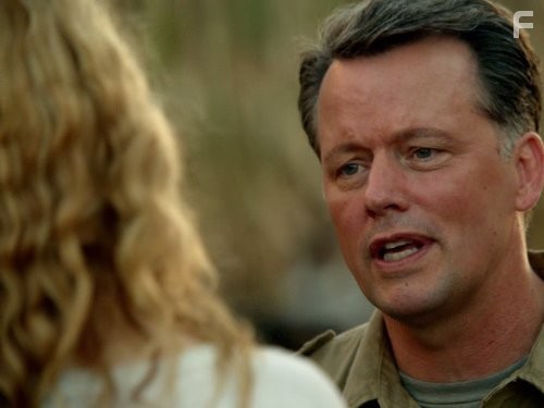 Steven Culp and Elizabeth Mitchell in Революция (2012)