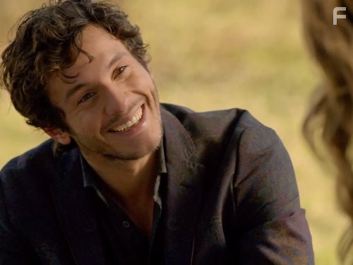 Mat Vairo in Революция (2012)