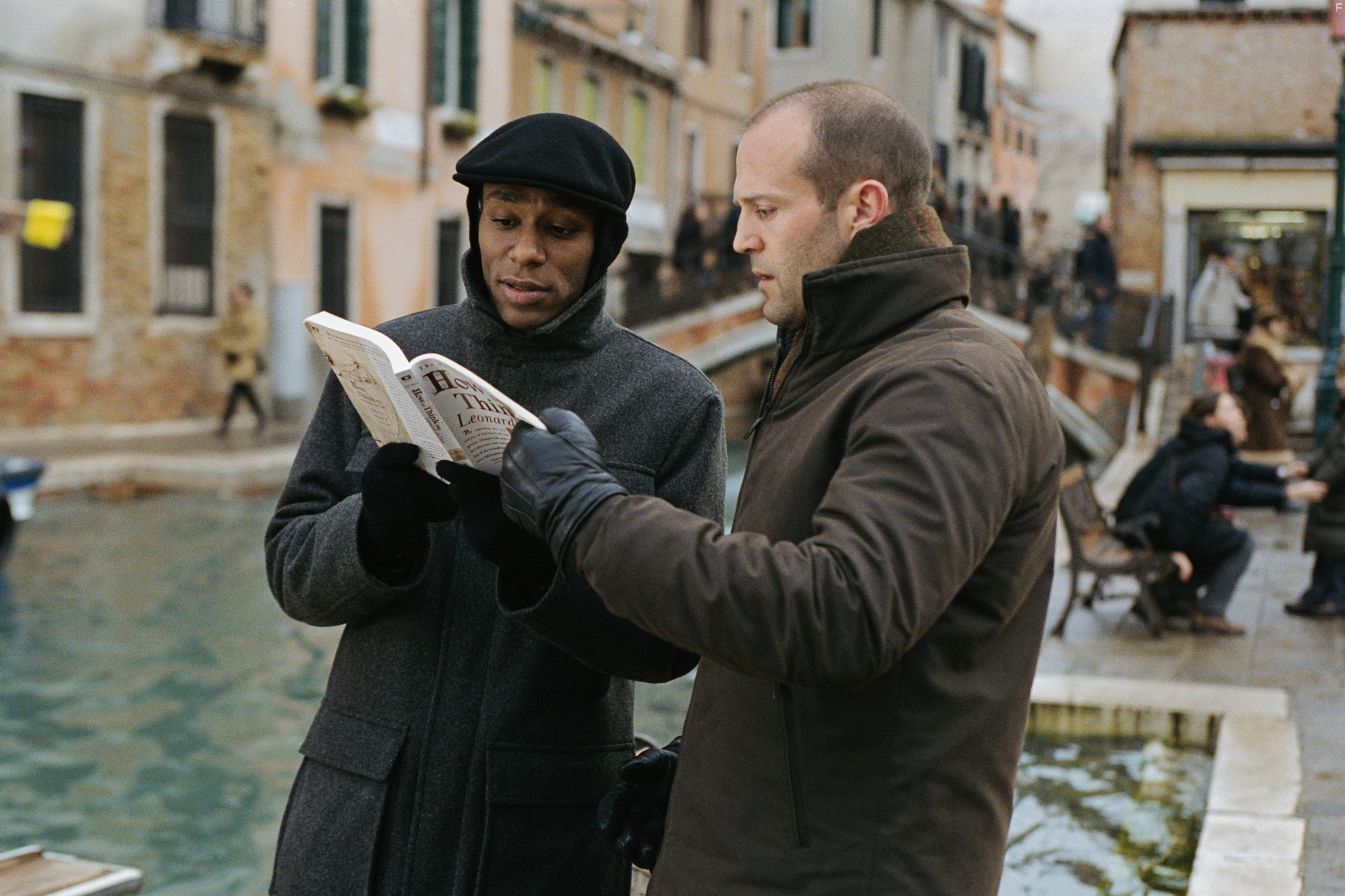 Jason Statham and Yasiin Bey in Ограбление по-итальянски (2003)