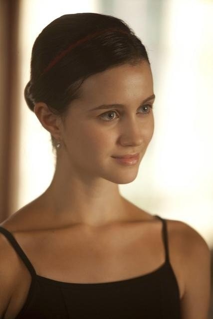 Julia Goldani Telles in Балерины (2012)