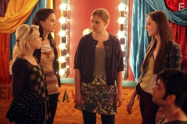 Emma Dumont, Kaitlyn Jenkins, Bailey De Young, and Julia Goldani Telles in Балерины (2012)