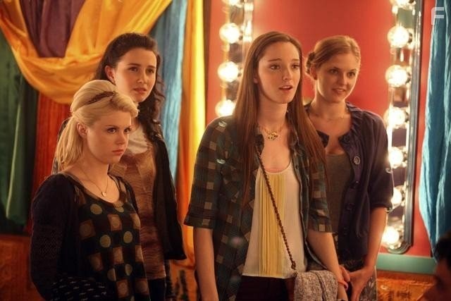 Emma Dumont, Kaitlyn Jenkins, Bailey De Young, and Julia Goldani Telles in Балерины (2012)
