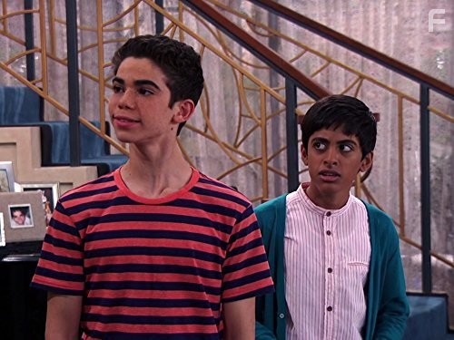 Cameron Boyce and Karan Brar in Джесси (2011)