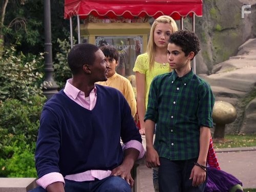 Peyton List, Chris Bosh, Cameron Boyce, and Karan Brar in Джесси (2011)