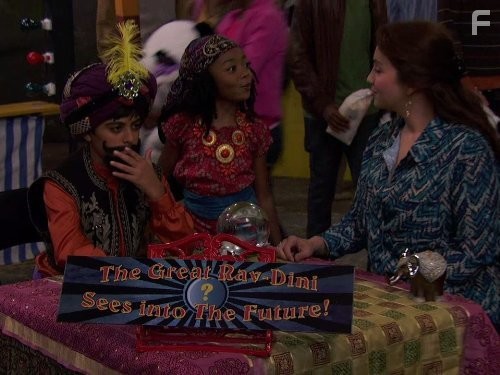 Skai Jackson and Karan Brar in Джесси (2011)