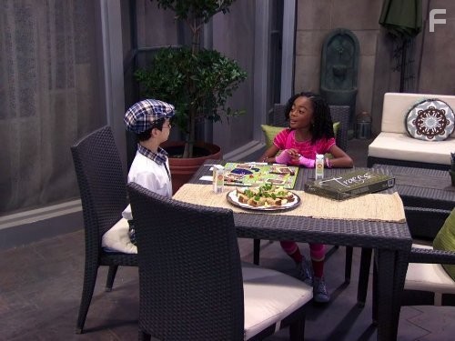 Skai Jackson and J.J. Totah in Джесси (2011)