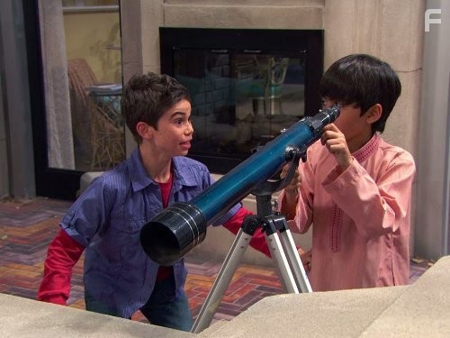 Cameron Boyce and Karan Brar in Джесси (2011)
