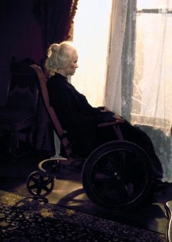 Karen Black in Сожженные приношения (1976)