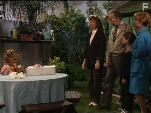 Benji Gregory, Anne Schedeen, and Max Wright in Альф (1986)