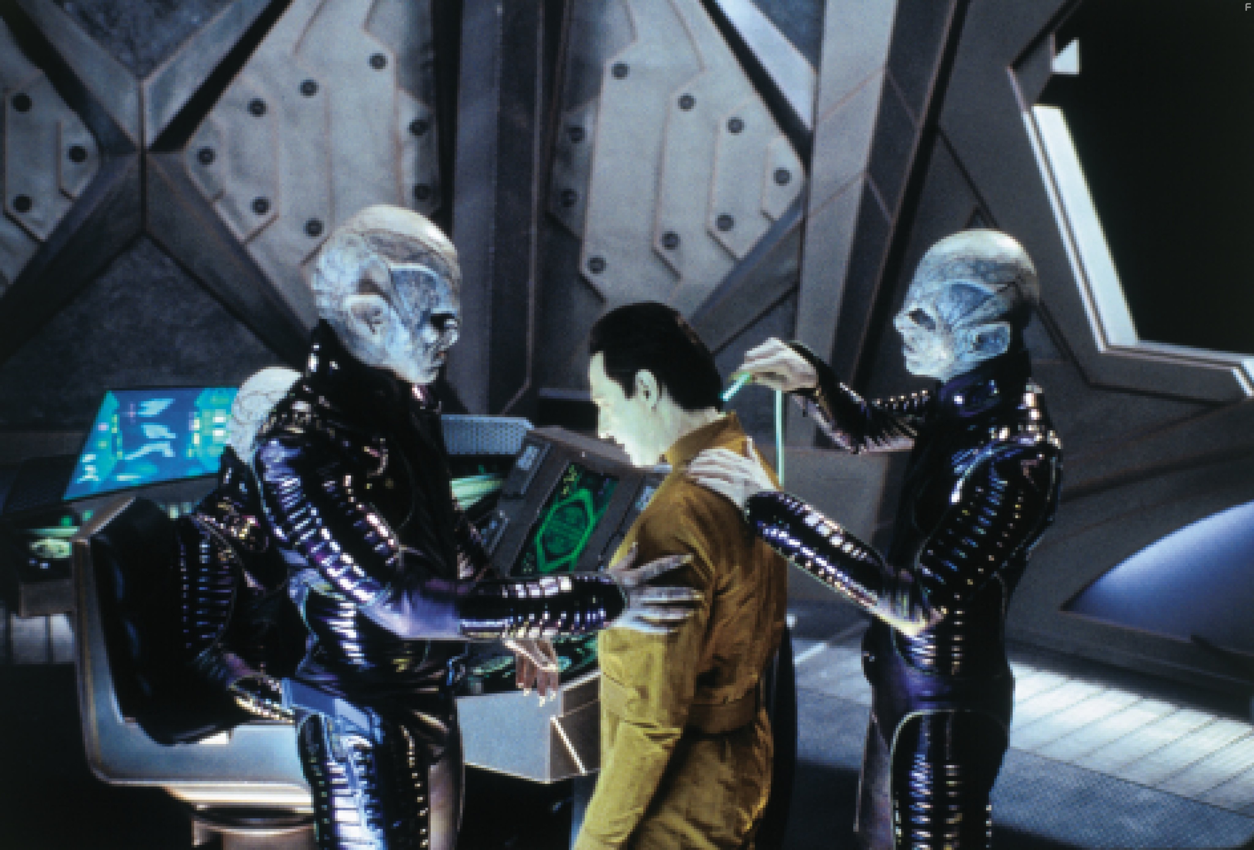 Brent Spiner in Звездный путь: Возмездие (2002)