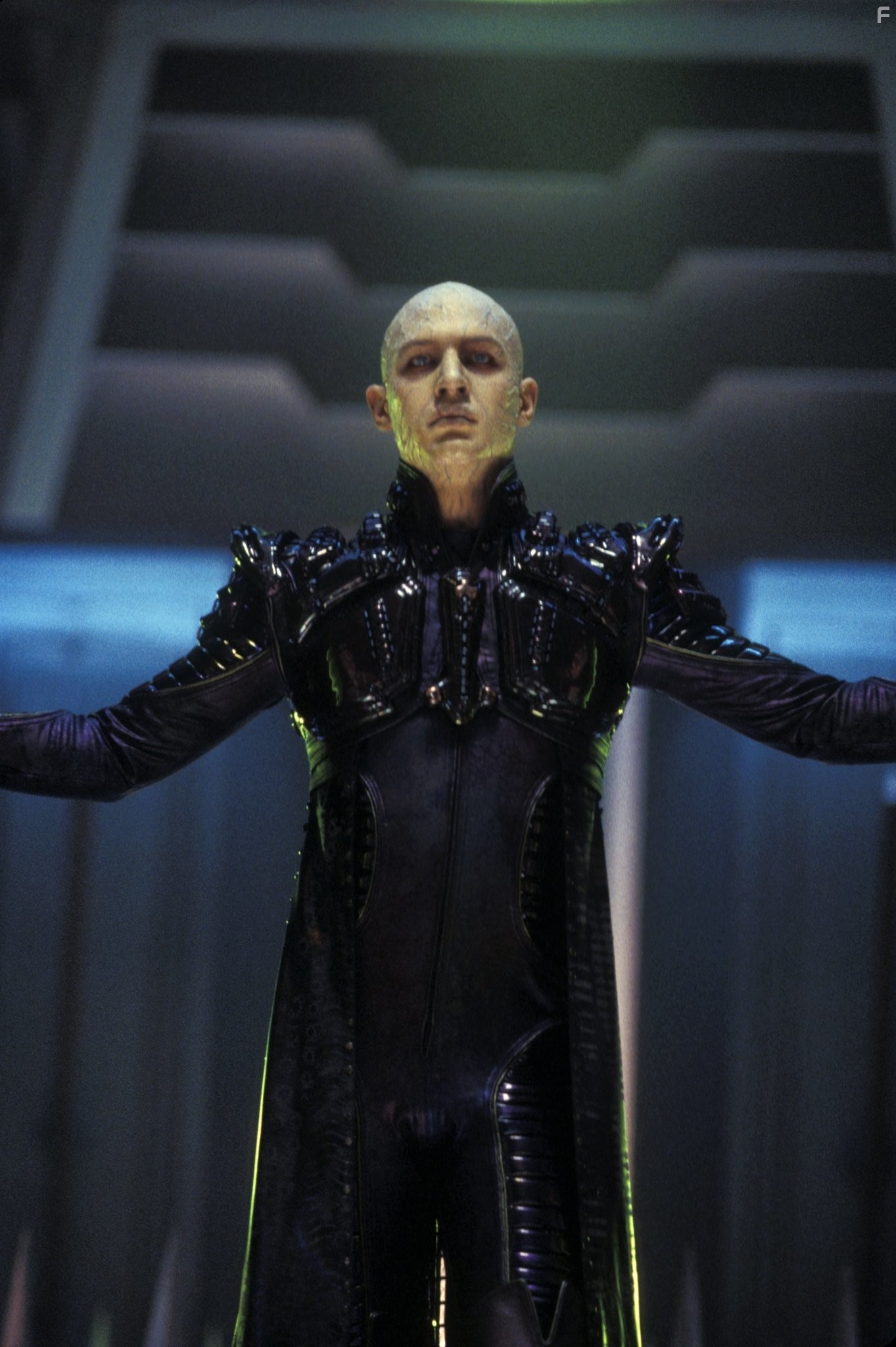 Tom Hardy in Звездный путь: Возмездие (2002)