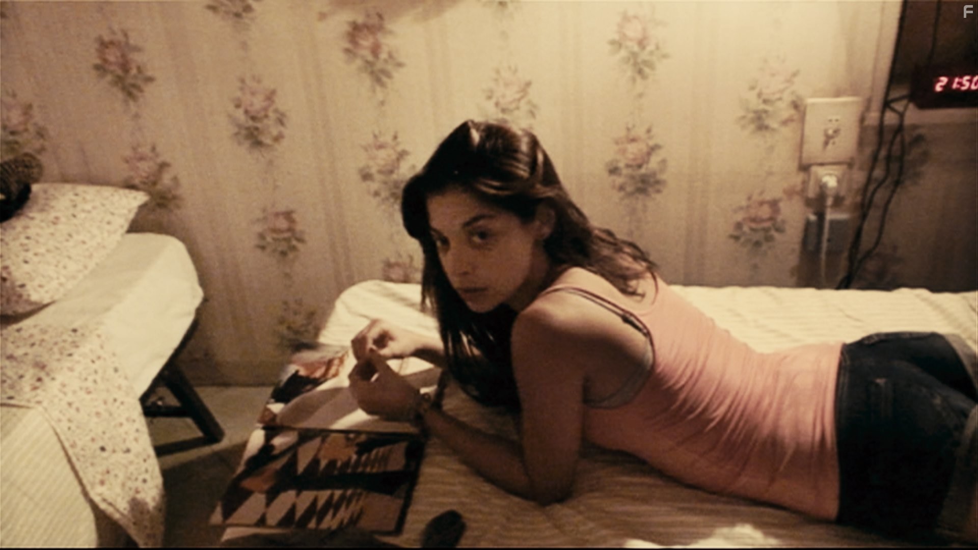 Gia Mantegna in Квартира 143 (2011)