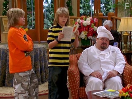 Jerry Kernion, Cole Sprouse, and Dylan Sprouse in Всё тип-топ, или Жизнь Зака и Коди (2005)