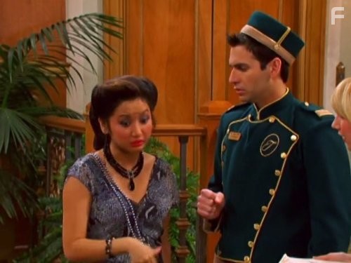 Adrian R'Mante and Brenda Song in Всё тип-топ, или Жизнь Зака и Коди (2005)