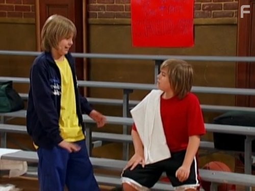 Cole Sprouse and Dylan Sprouse in Всё тип-топ, или Жизнь Зака и Коди (2005)