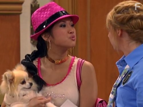 Brenda Song and Ashley Tisdale in Всё тип-топ, или Жизнь Зака и Коди (2005)