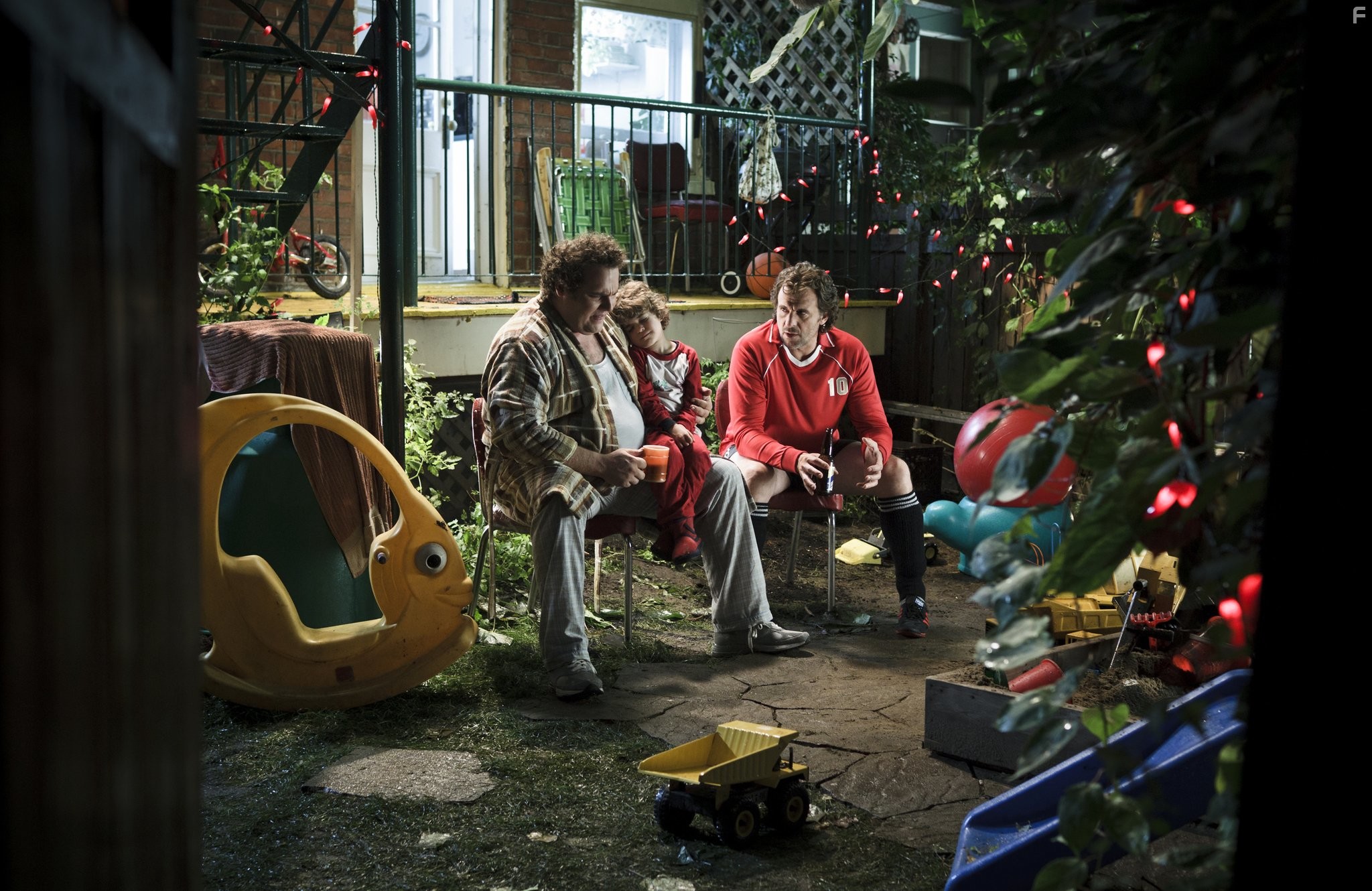 Patrick Huard and Antoine Bertrand in Папаша (2011)