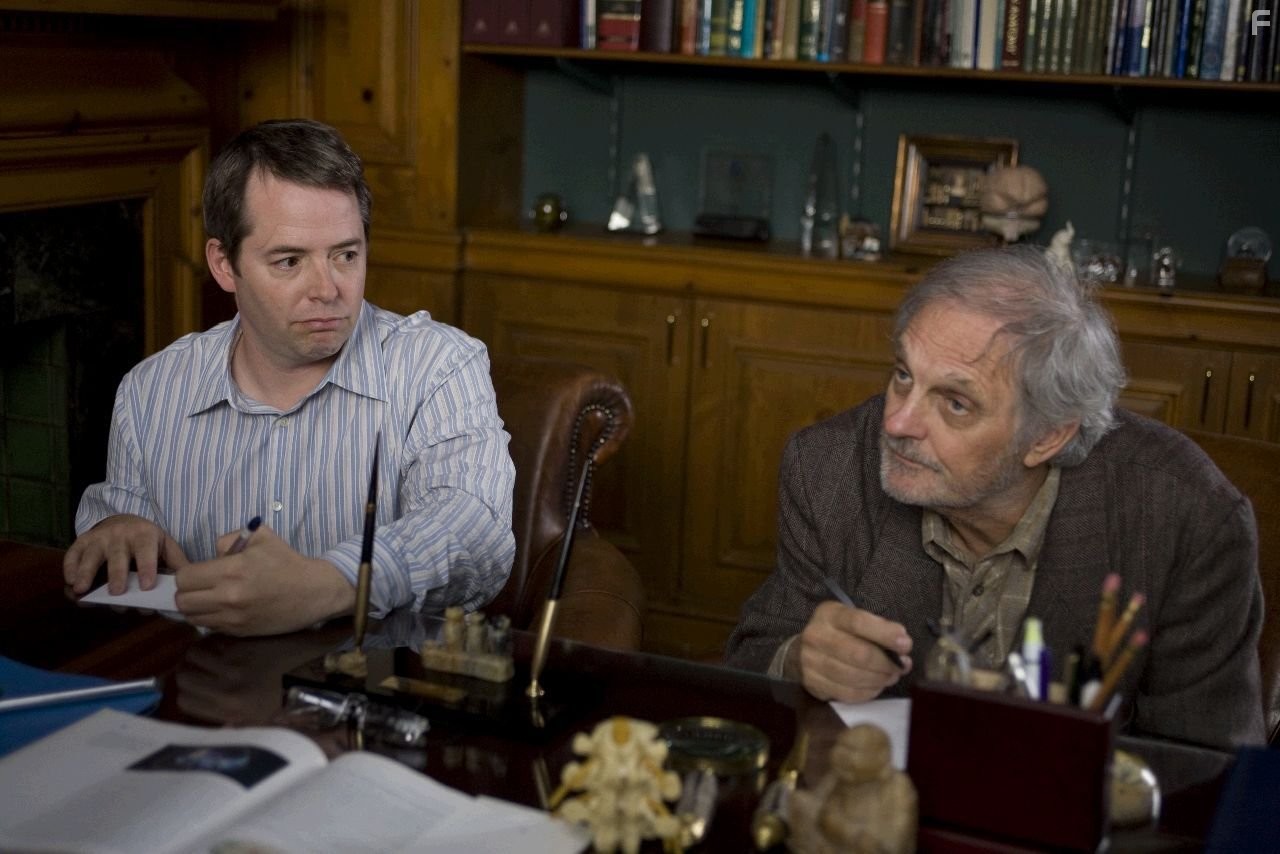 Matthew Broderick and Alan Alda in В одно ухо влетело (2008)