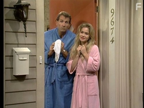 Christina Applegate and Ed O'Neill in Женаты... с детьми (1987)
