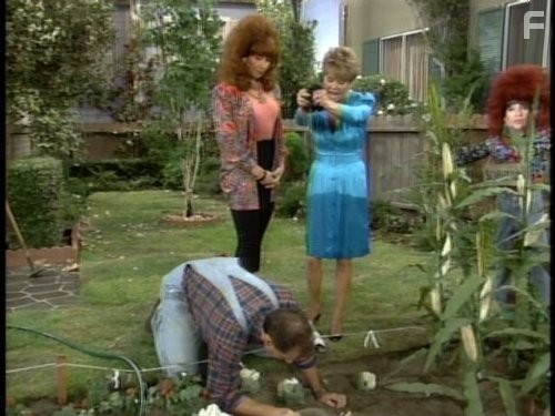 Amanda Bearse, Katey Sagal, and Ed O'Neill in Женаты... с детьми (1987)