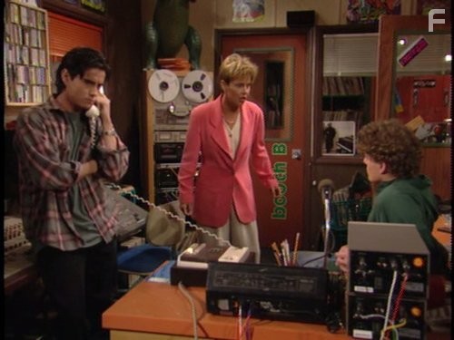 Amanda Bearse in Женаты... с детьми (1987)