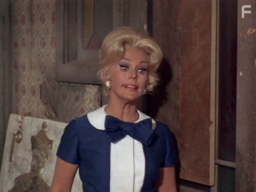 Eva Gabor in Зеленые просторы (1965)