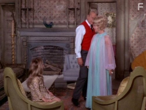Eddie Albert and Eva Gabor in Зеленые просторы (1965)