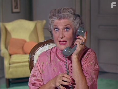 Eleanor Audley in Зеленые просторы (1965)