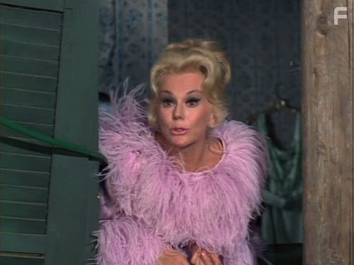 Eva Gabor in Зеленые просторы (1965)