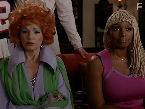 Ellen Barkin and NeNe Leakes in Новая норма (2012)