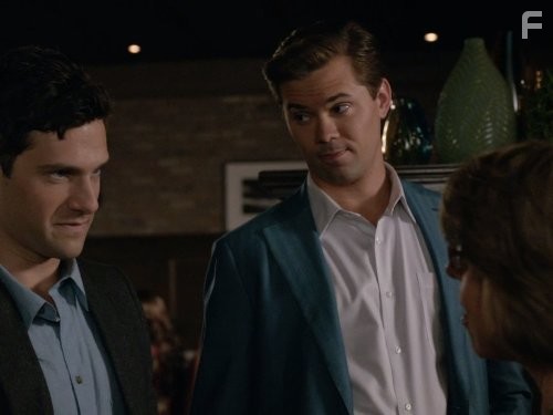 Justin Bartha and Andrew Rannells in Новая норма (2012)
