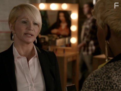 Ellen Barkin and NeNe Leakes in Новая норма (2012)
