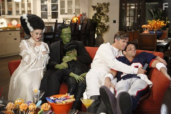 Justin Bartha, Andrew Rannells, Jayson Blair, Georgia King, and Bebe Wood in Новая норма (2012)