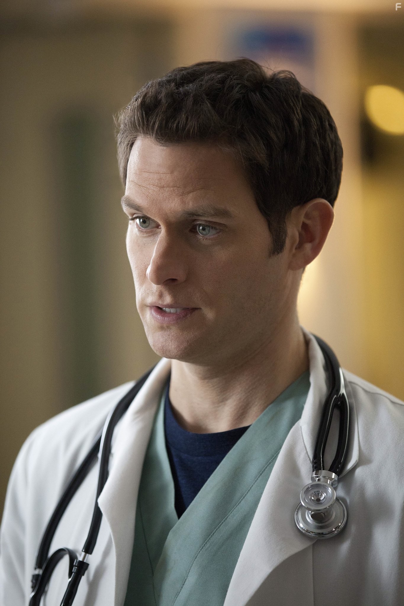 Steven Pasquale in Кома (2012)