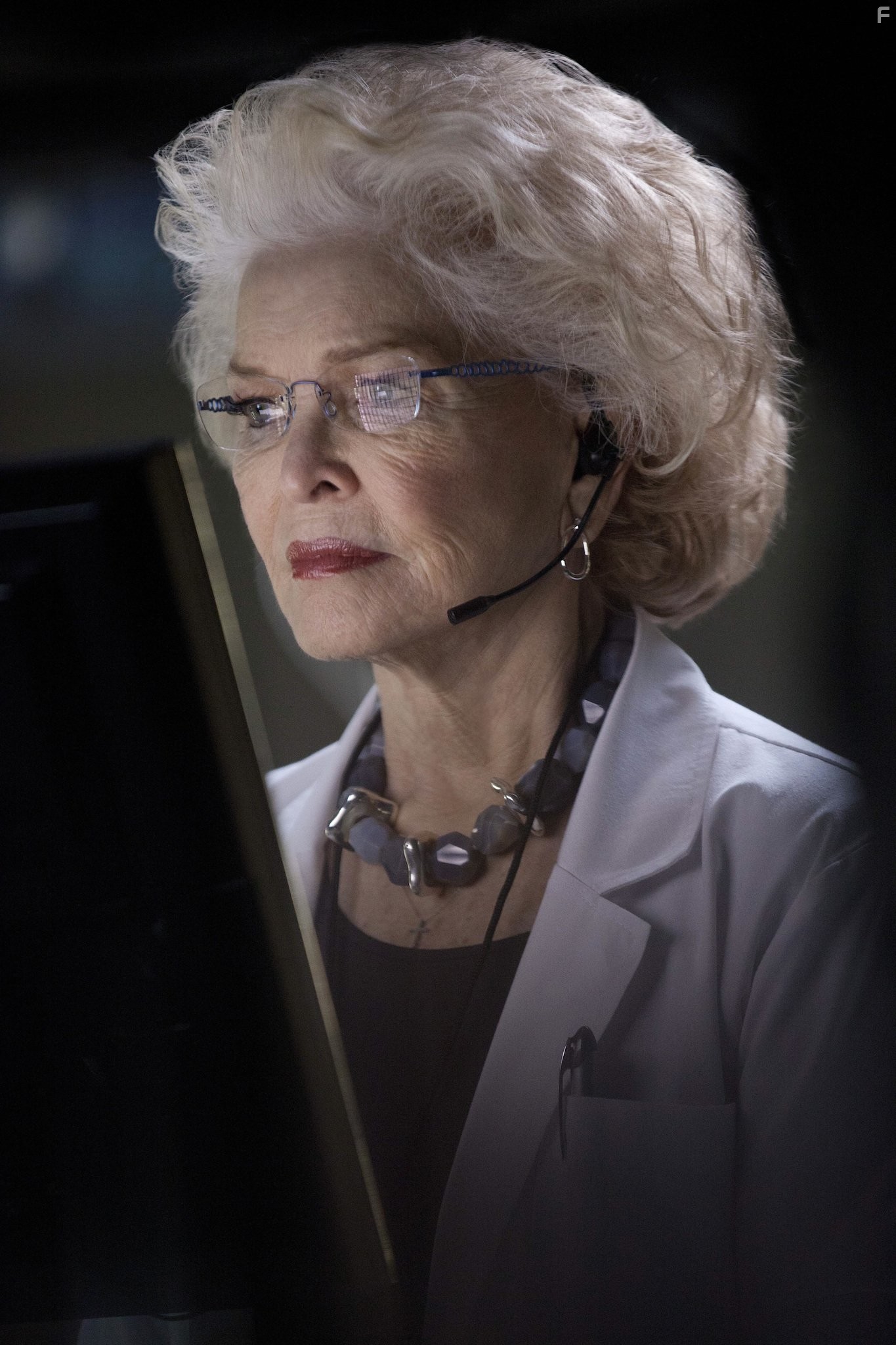 Ellen Burstyn in Кома (2012)