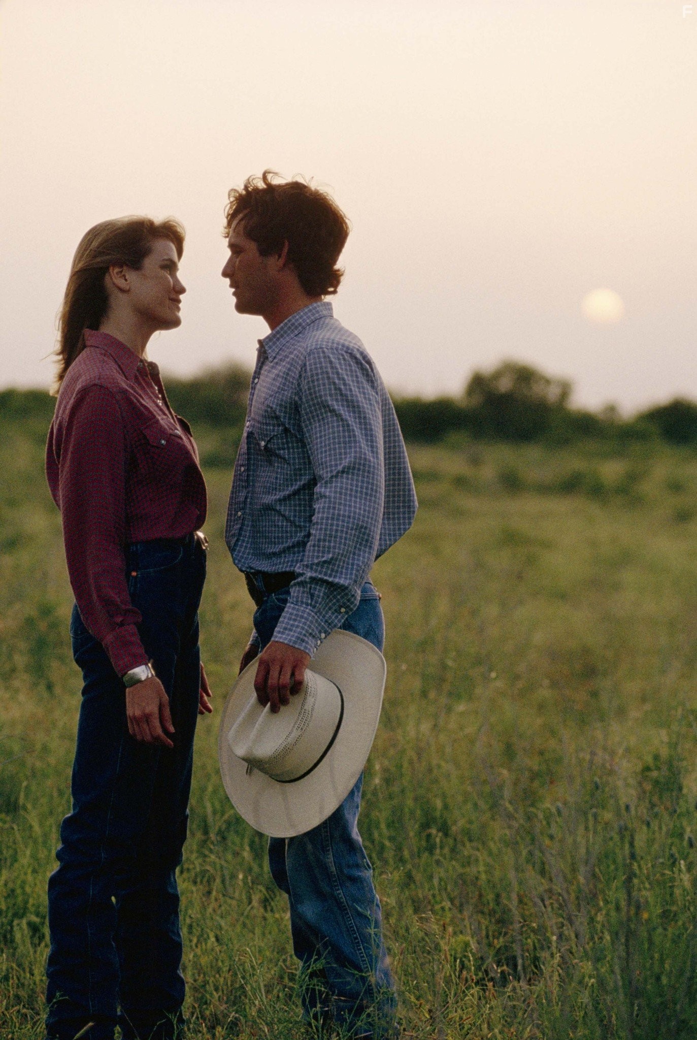 Luke Perry and Cynthia Geary in 8 секунд (1994)