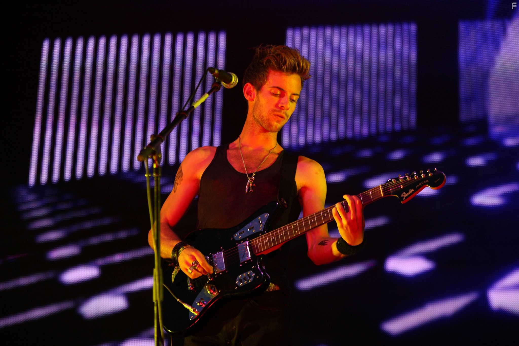 Luke Treadaway in Музыка нас связала (2011)