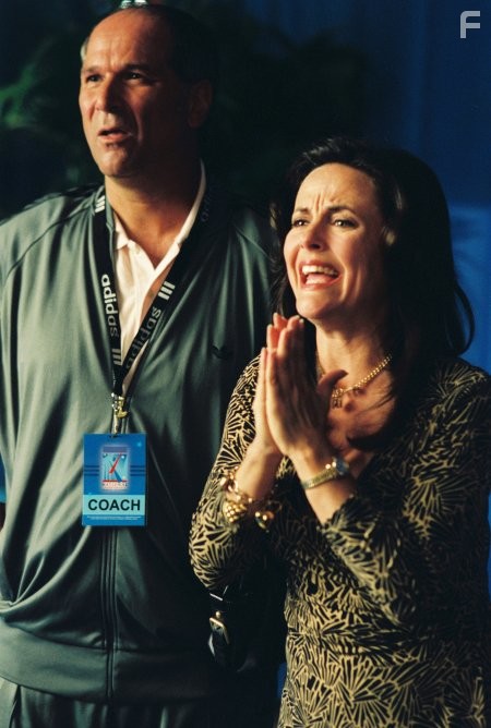 Gia Carides and John Kapelos in Бунтарка (2006)