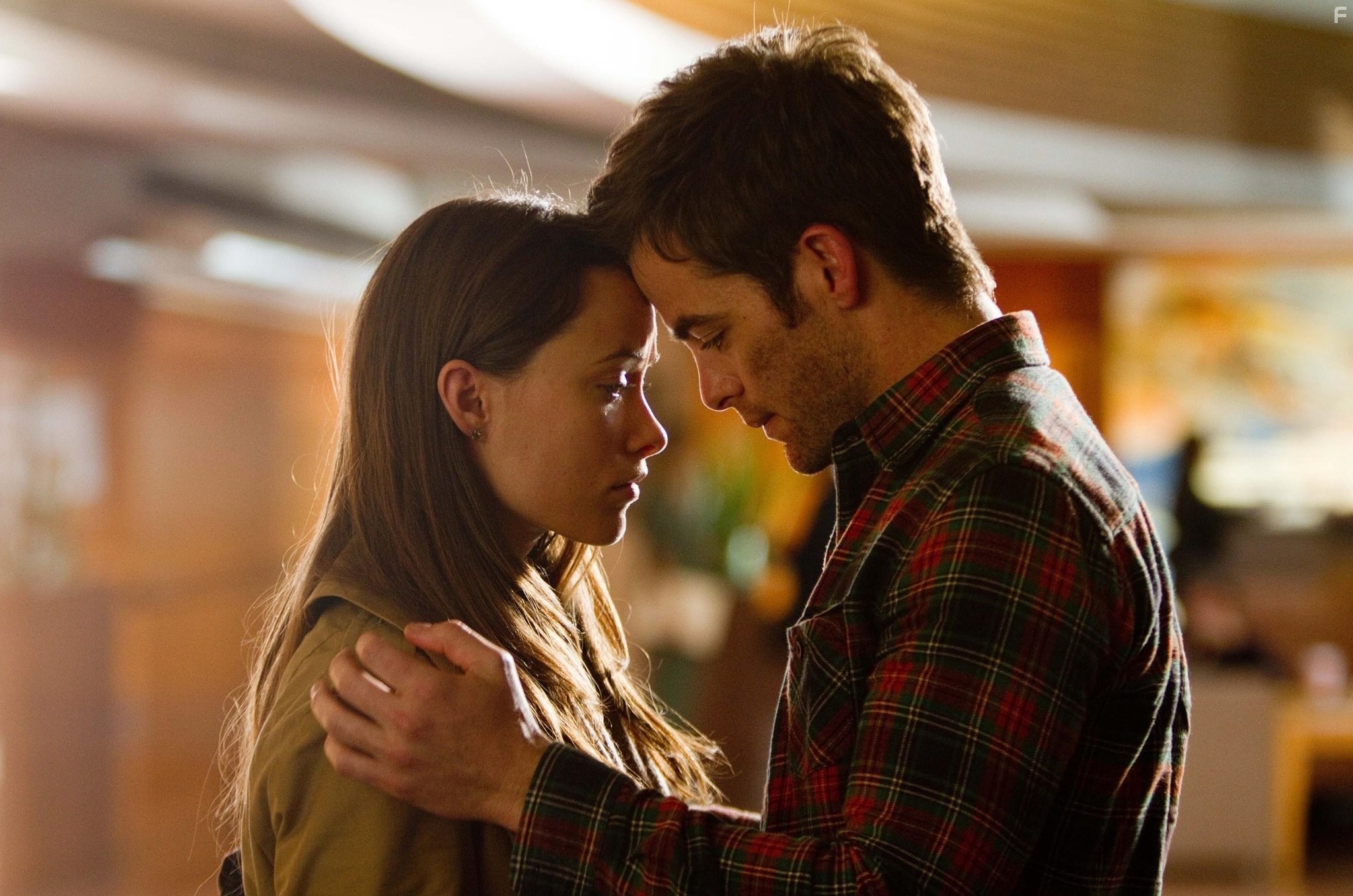 Olivia Wilde and Chris Pine in Люди как мы (2012)