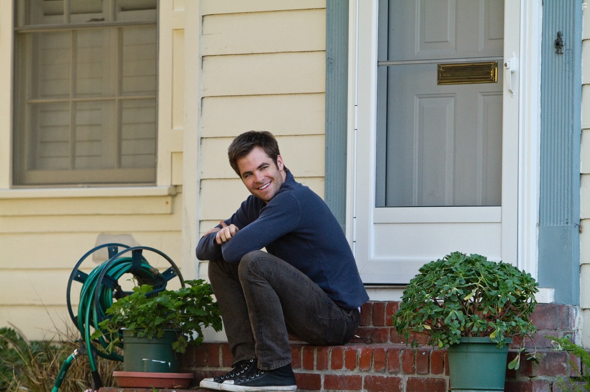 Chris Pine in Люди как мы (2012)